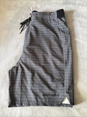 Body Glove Men’s Gray Striped Sweatpants with Black Waistband